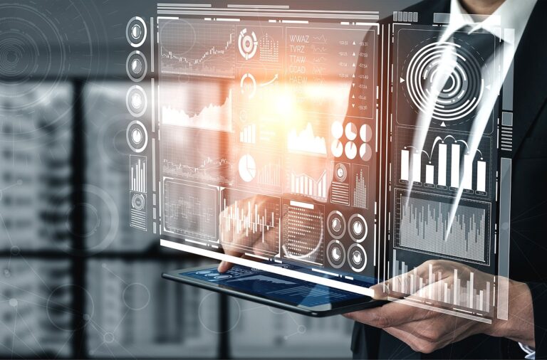 Slovenija od leta 2023 primerjalno nazadovala po deležu prebivalstva z vsaj osnovnimi digitalnimi kompetencami