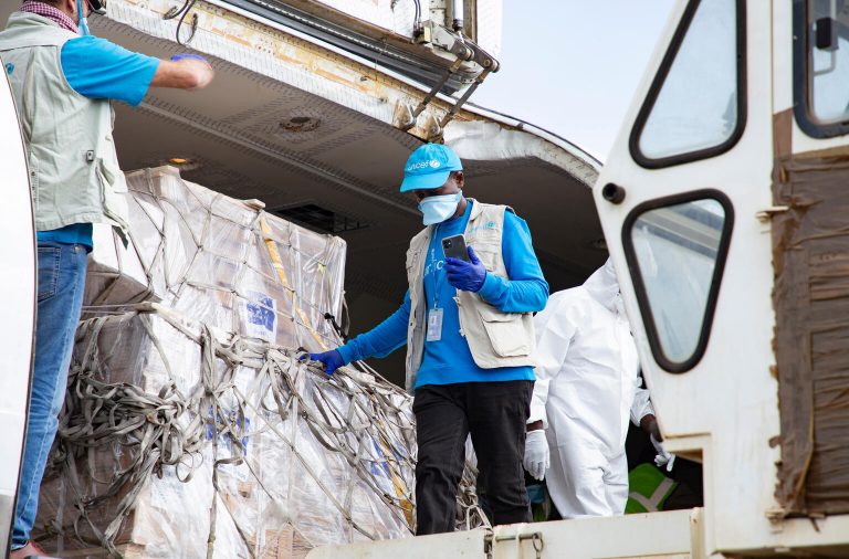 UNICEF-ova prva mednarodna pošiljka nujne pomoči za odziv na ebolo prispela v DR Kongo
