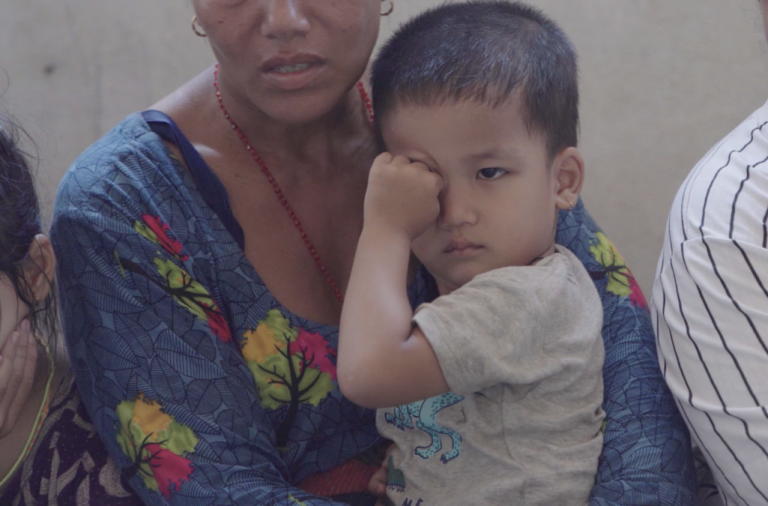 Po poplavah v Nepalu več kot 17.000 otrok nujno potrebuje humanitarno pomoč